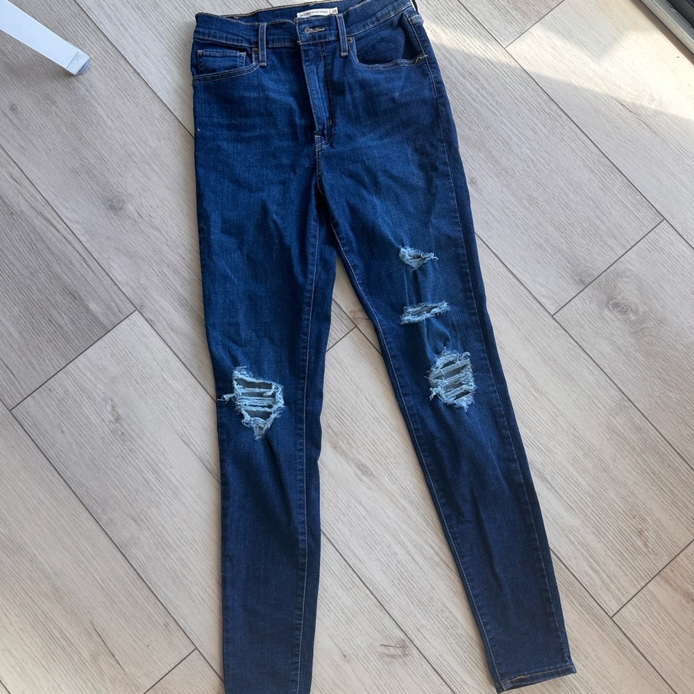 Levis Mile High Super Skinny Distressed jeans size 28